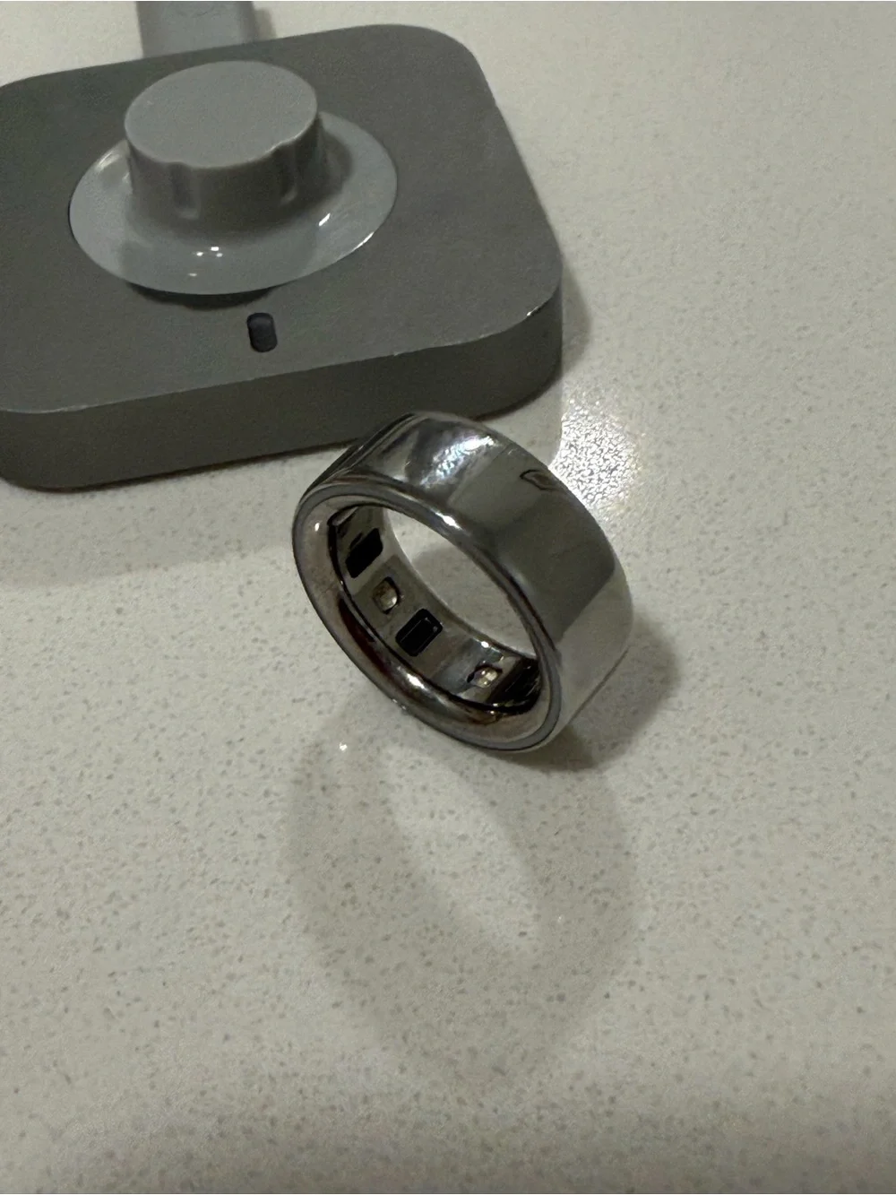 Oura Ring Gen 4 in Silver - size 6 - no scratches